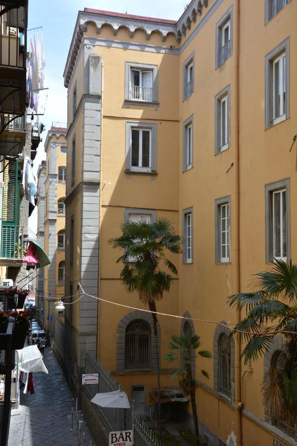 Domus Studio 25 Bed & Breakfast Napoli Bagian luar foto