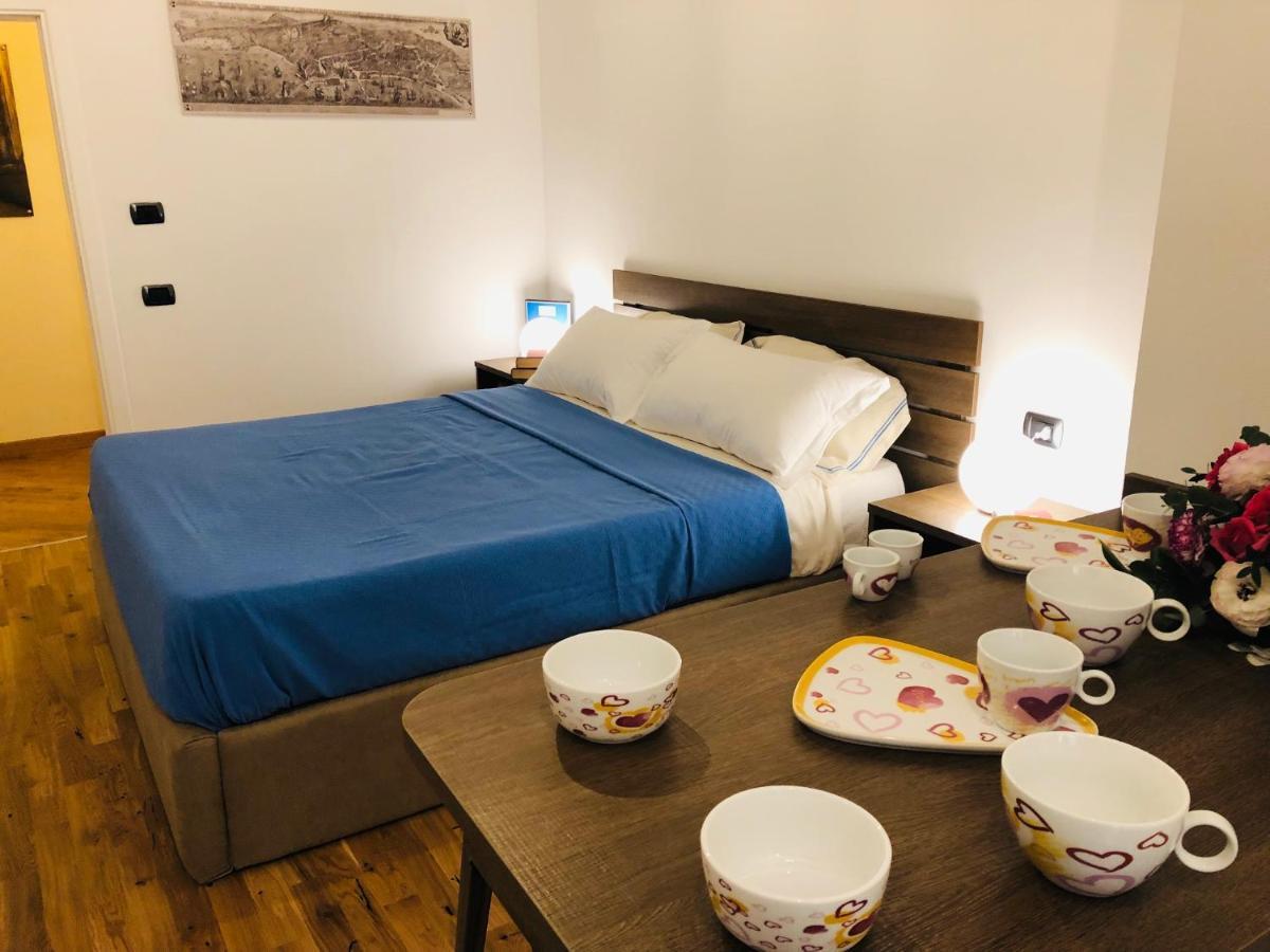 Domus Studio 25 Bed & Breakfast Napoli Bagian luar foto