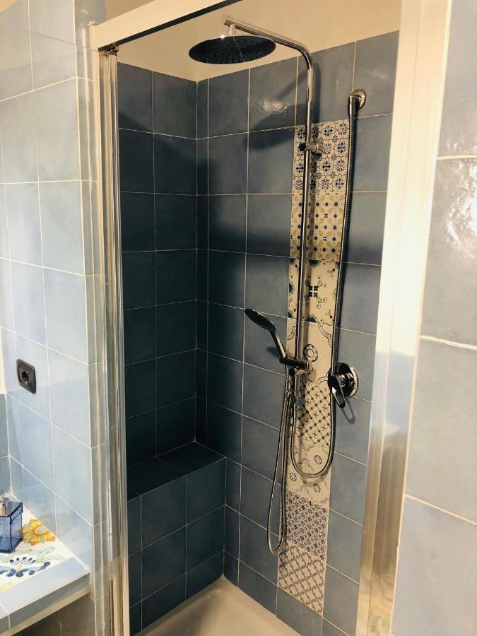 Domus Studio 25 Bed & Breakfast Napoli Bagian luar foto