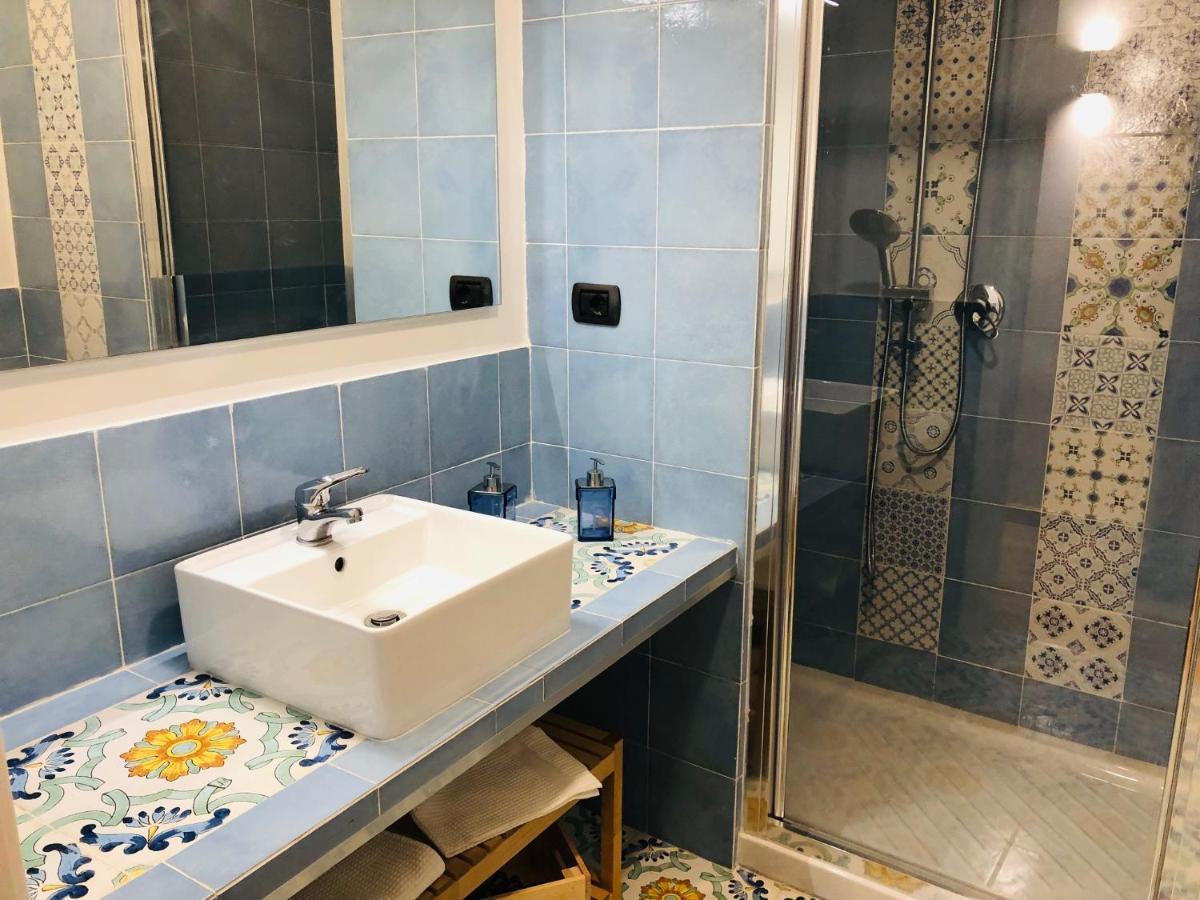 Domus Studio 25 Bed & Breakfast Napoli Bagian luar foto