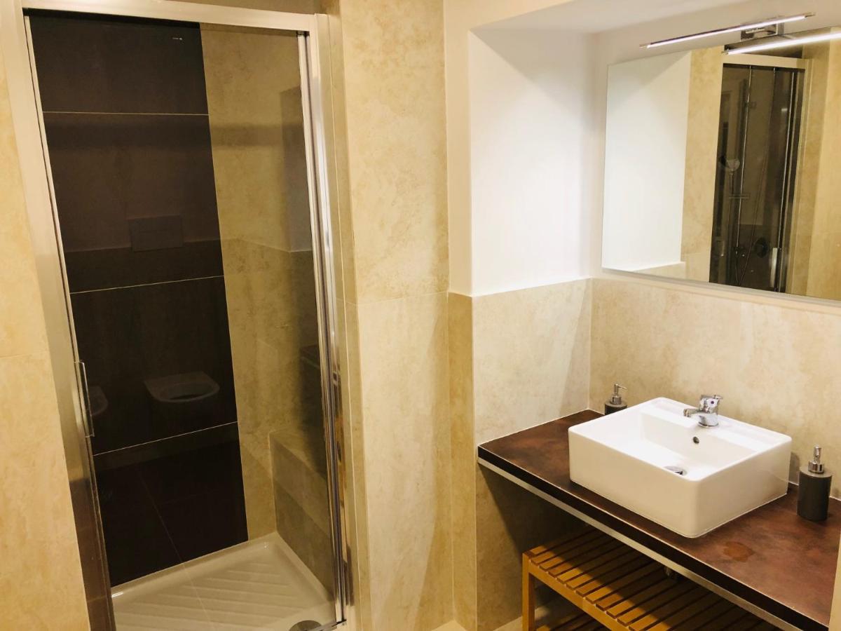Domus Studio 25 Bed & Breakfast Napoli Bagian luar foto