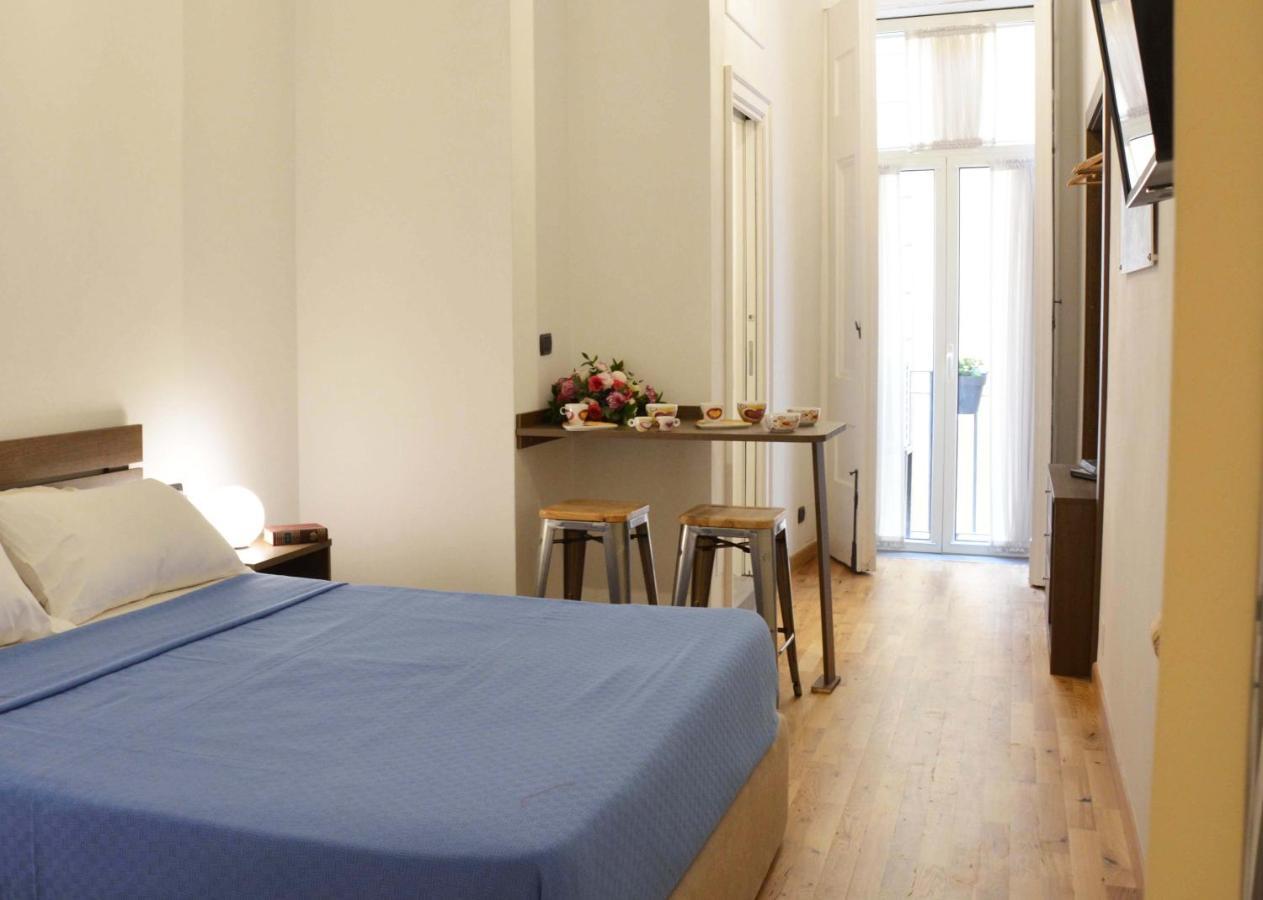 Domus Studio 25 Bed & Breakfast Napoli Bagian luar foto