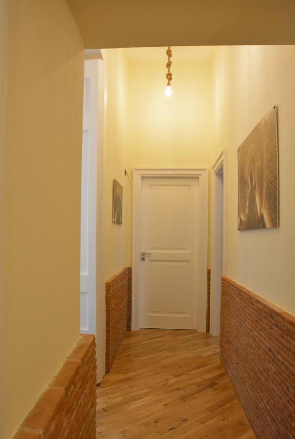Domus Studio 25 Bed & Breakfast Napoli Bagian luar foto
