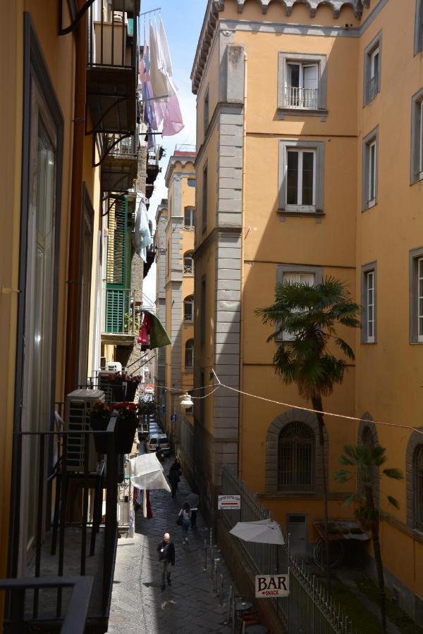 Domus Studio 25 Bed & Breakfast Napoli Bagian luar foto